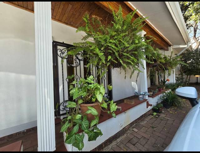 9 BEDROOM HOUSE FOR SALE IN MUCKLENEUK